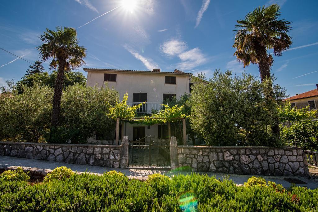 Apartments Maestral Malinska Exterior photo